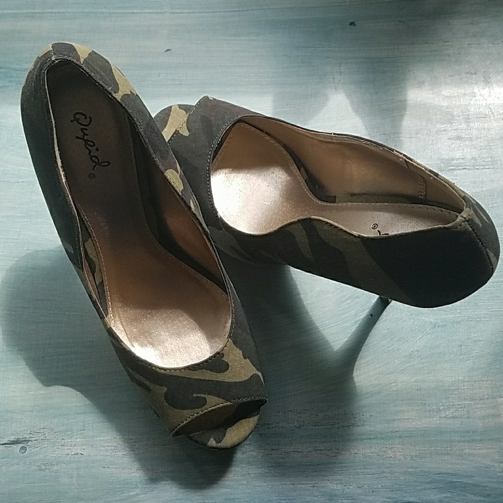 Camo peep toe